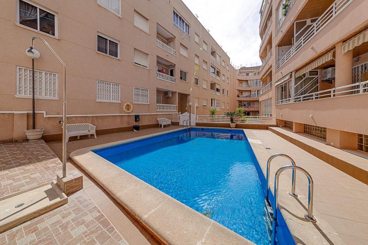 Cozy Appartment Torrevieja At Irina Eksteriør bilde