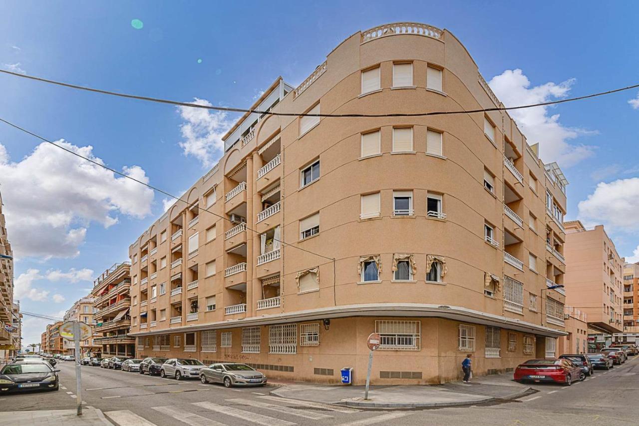 Cozy Appartment Torrevieja At Irina Eksteriør bilde