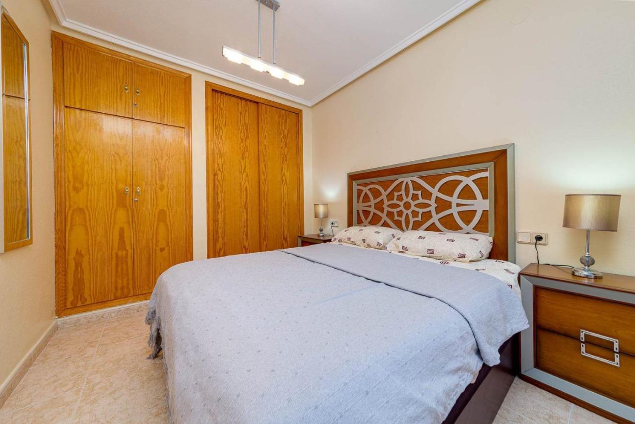 Cozy Appartment Torrevieja At Irina Eksteriør bilde