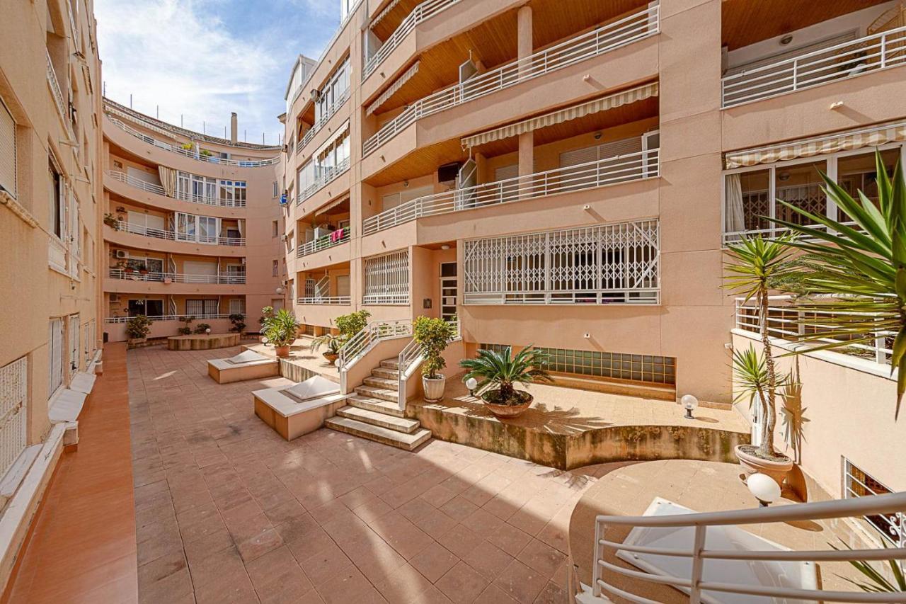 Cozy Appartment Torrevieja At Irina Eksteriør bilde