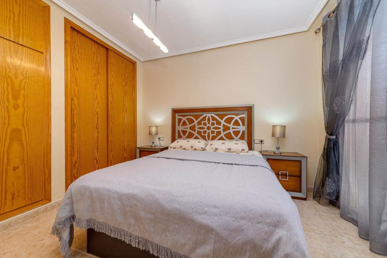 Cozy Appartment Torrevieja At Irina Eksteriør bilde