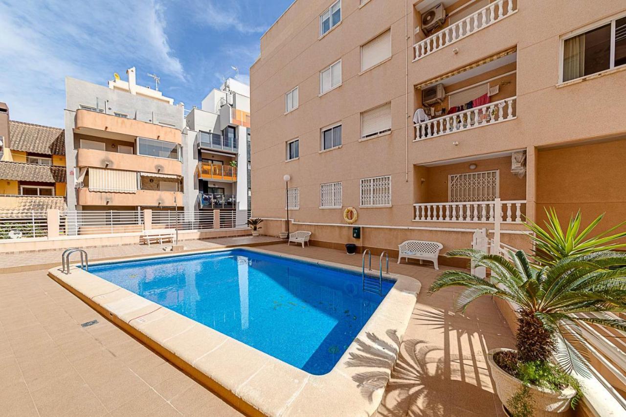 Cozy Appartment Torrevieja At Irina Eksteriør bilde